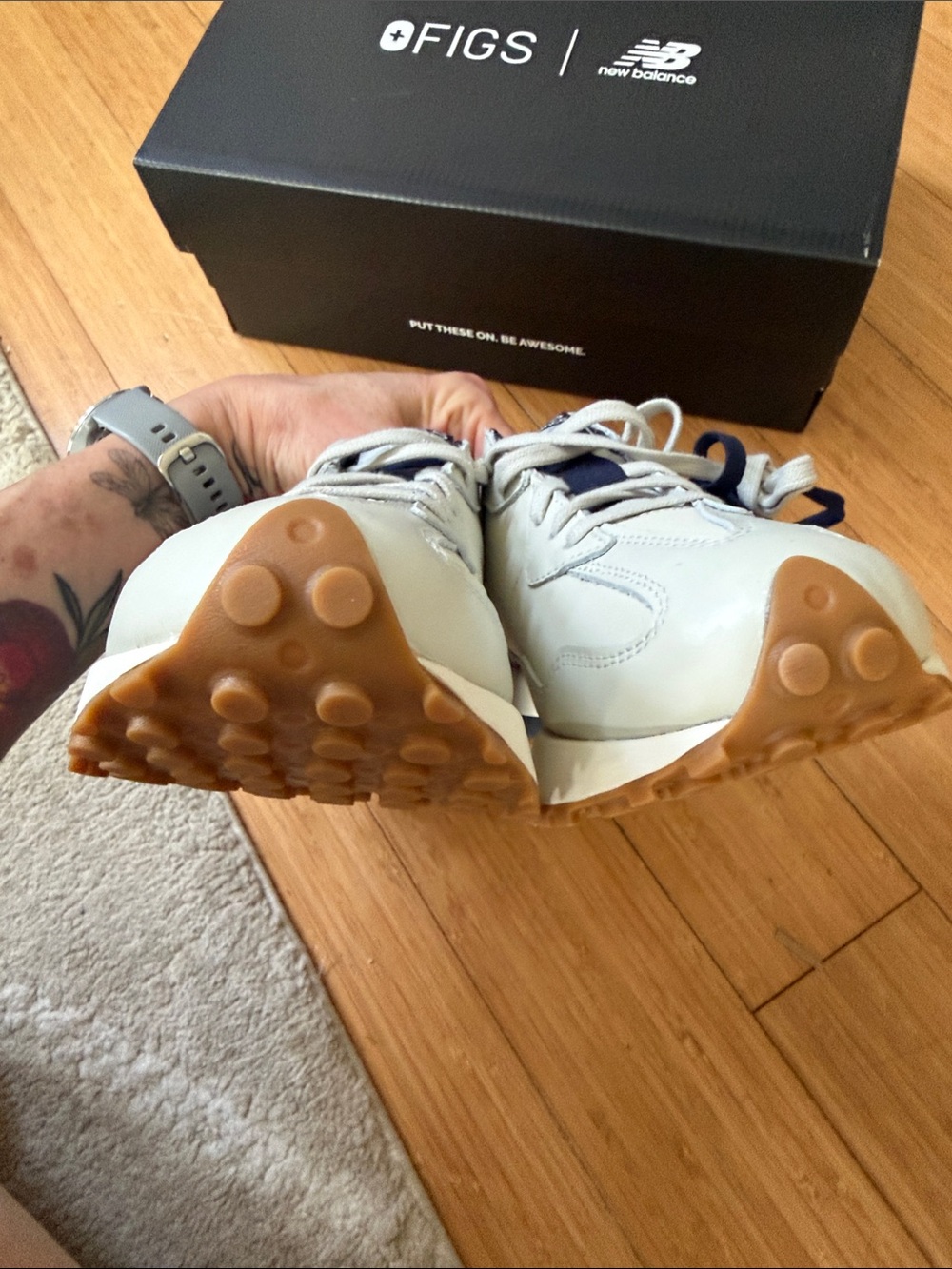 New Balance Cream & Navy Retro 327 Runner Sneakers - Picture 5 of 9